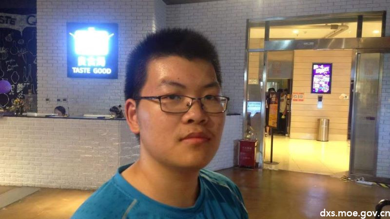 王思澄，同濟(jì)大學(xué)2018級(jí)本科生。正是出于對(duì)城市軌道交通以及公共交通系統(tǒng)的熱愛(ài)，才選擇報(bào)考同濟(jì)大學(xué)交通運(yùn)輸工程學(xué)院。平日以學(xué)業(yè)為重，以保證學(xué)業(yè)完成為先，將來(lái)希望能夠從事軌道交通或公共交通系統(tǒng)規(guī)劃與設(shè)計(jì)的相關(guān)工作。